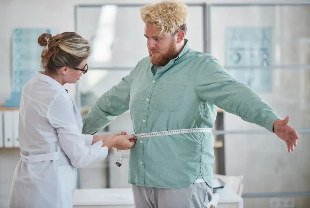 nutritionist-examining